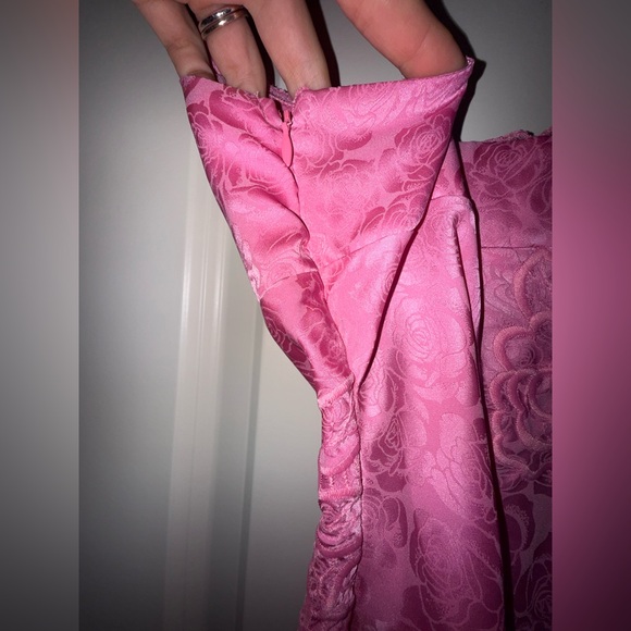 For love and lemons size XS Pink Lace mini dress with rose/flower - Picture 7 of 7